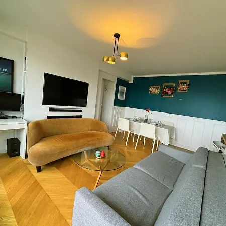 Beautiful Family Center 2br - 6p شقة *