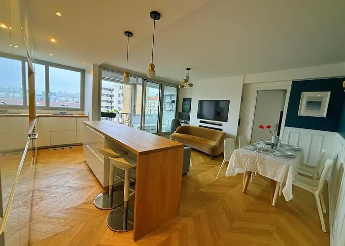 Beautiful Family Center 2br - 6p شقة *